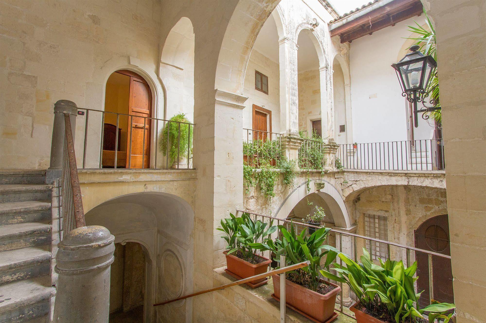 B&B Casa Li Santi Lecce Kültér fotó